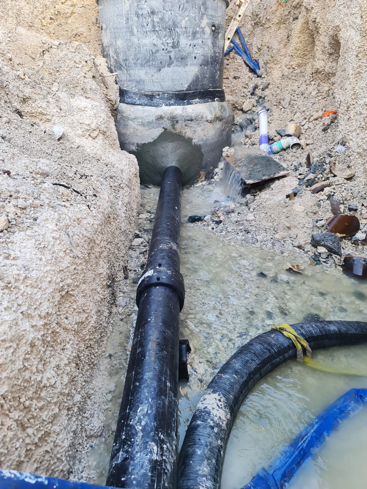 Pipe lining 915 to 1001