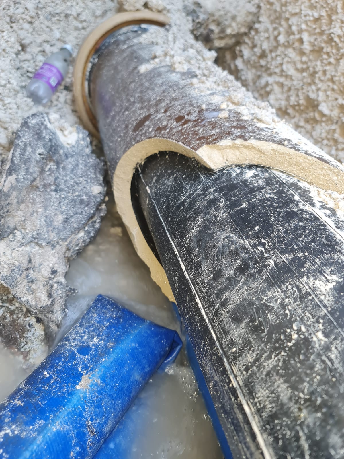 Pipe lining 915 to 1001