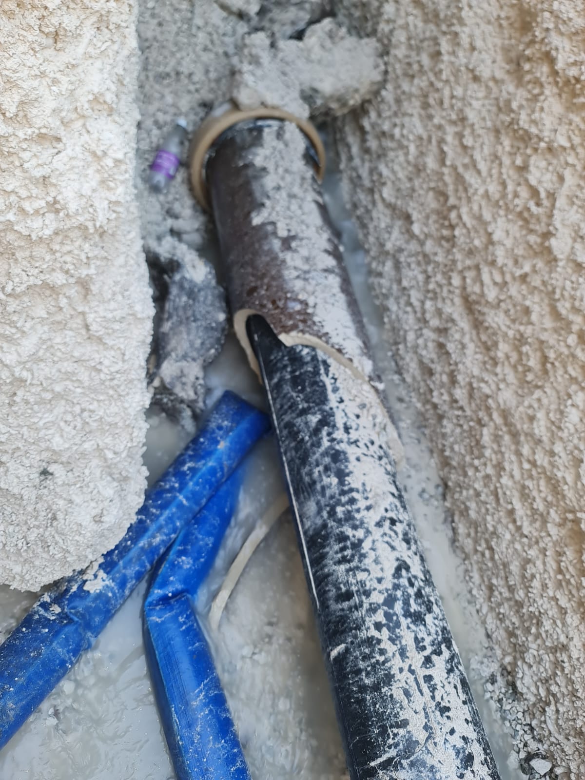 Pipe lining 915 to 1001