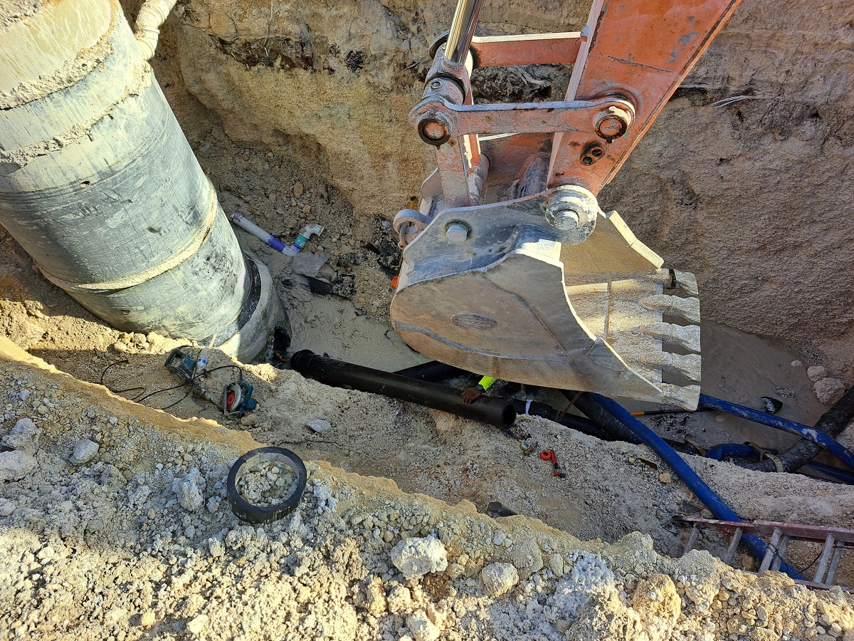 Pipe lining 915 to 1001