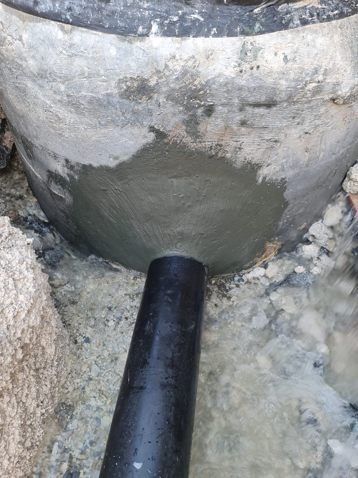 Pipe lining 915 to 1001